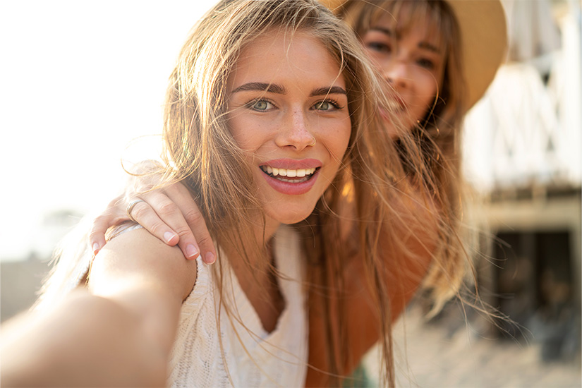 happy-pari-of-women